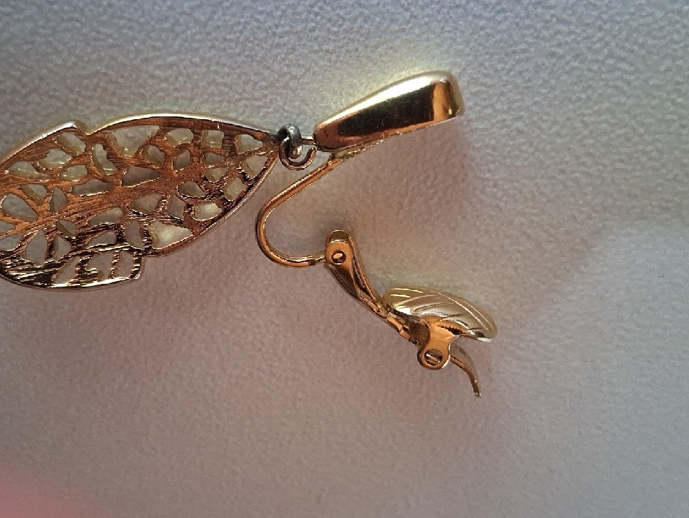 Trifari Vintage Teardrop Dangle Earrings - Picture 5 of 11